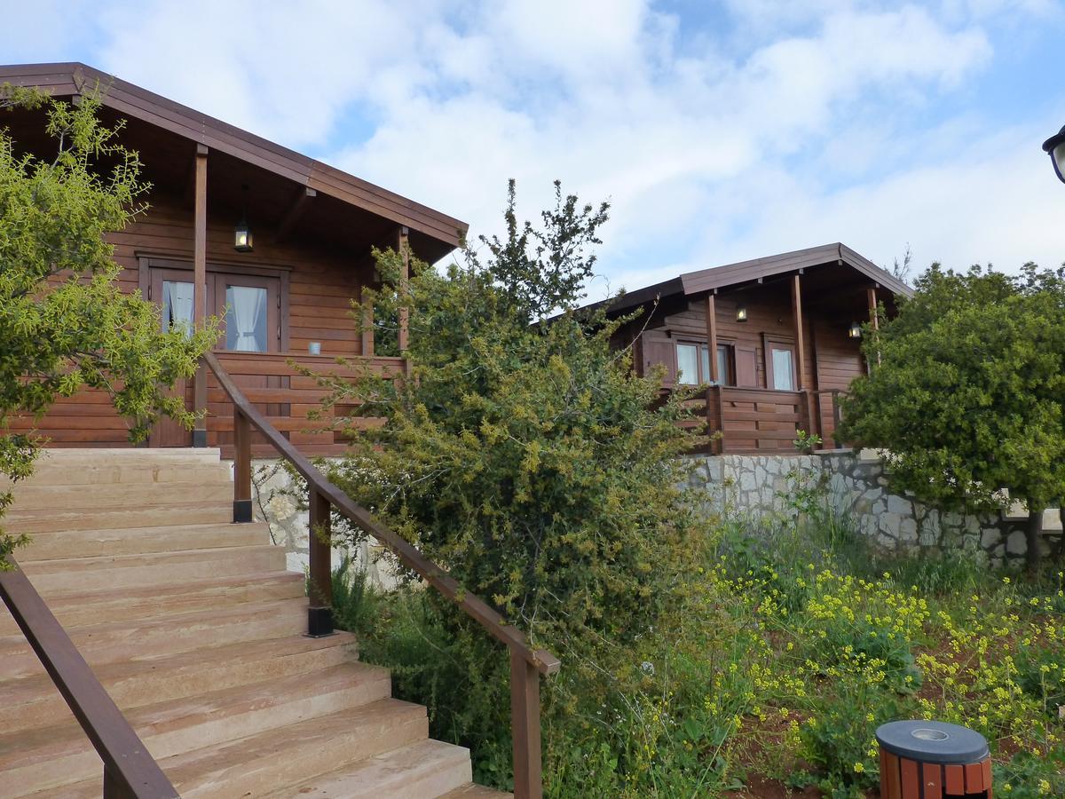 Mountain Breeze Lodge & Resort Al Salt Exterior foto